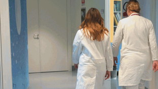 Sul sistema di camici rossi che protegge i clandestini aveva ragione Il Tempo