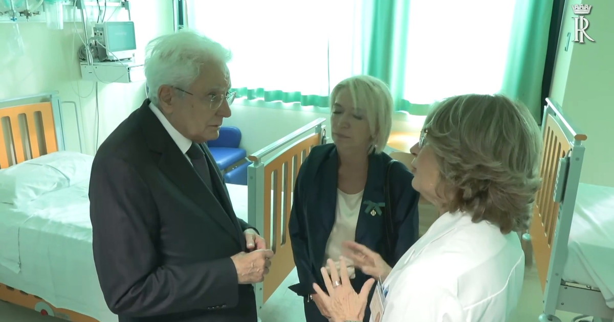 Mattarella visita la stanza rosa del pronto soccorso dell'ospedale di Grosseto