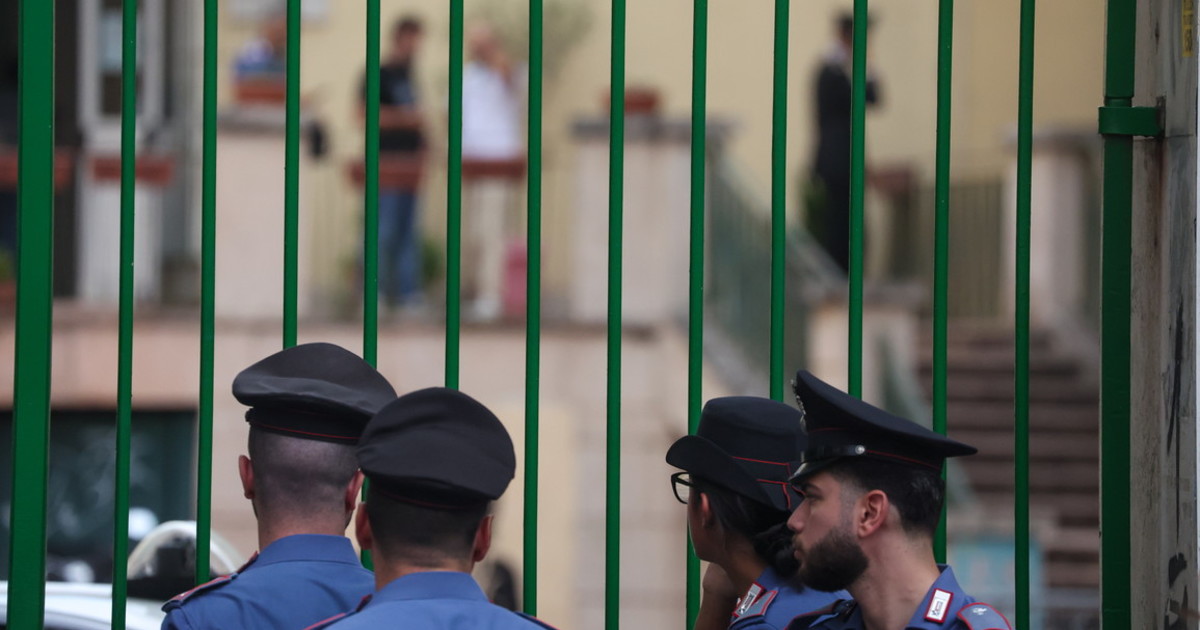 Prof accoltellata, il 13enne "la odiava per un debito". La diretta video e l'annuncio: cosa sappiamo