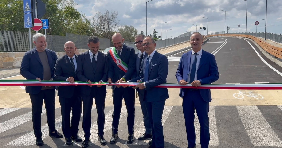 Inaugurato sovrappasso di Santa Caterina a Bari, Decaro "Aumenta sicurezza"