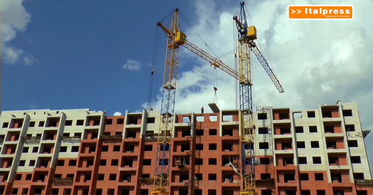 Costruzioni, luglio in calo ma l'anno resta positivo