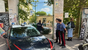Choc a scuola, la prof accoltellata: Aveva gli occhi senz'anima. Il piano del 13enne bloccato da un compagno