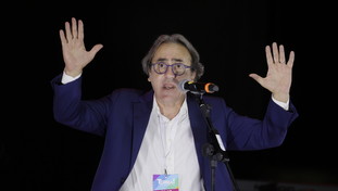 “Portaseccia”. De Luca show contro Bonelli: “Produce depressione nazionale”, video cult