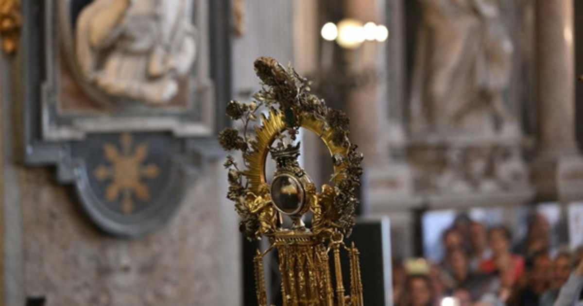 A Napoli si ripete il miracolo della liquefazione del sangue di San Gennaro