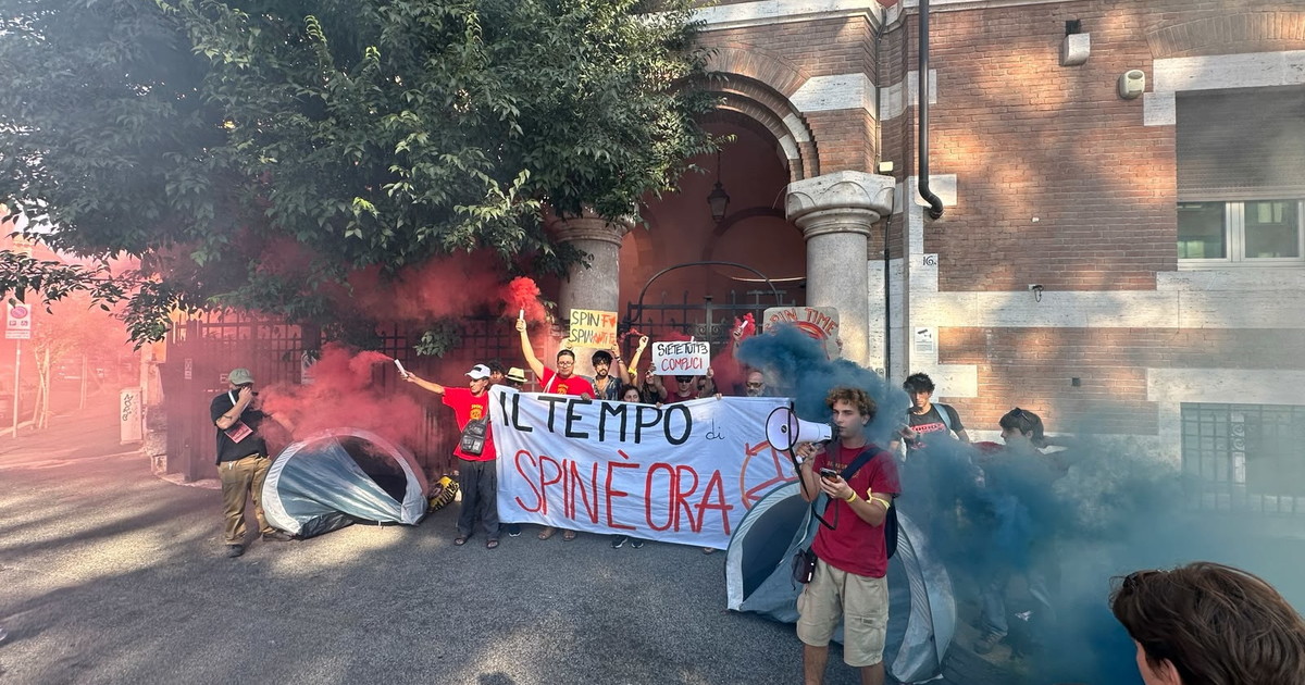 spin time in piazza ma il corteo fa flop da Iltempo.it spin time in piazza ma il corteo fa flop