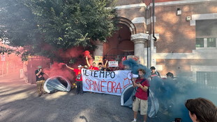 Spin Time in piazza. Ma il corteo fa flop