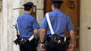 Tentata rapina finisce in tragedia: proprietario spara e uccide un ladro