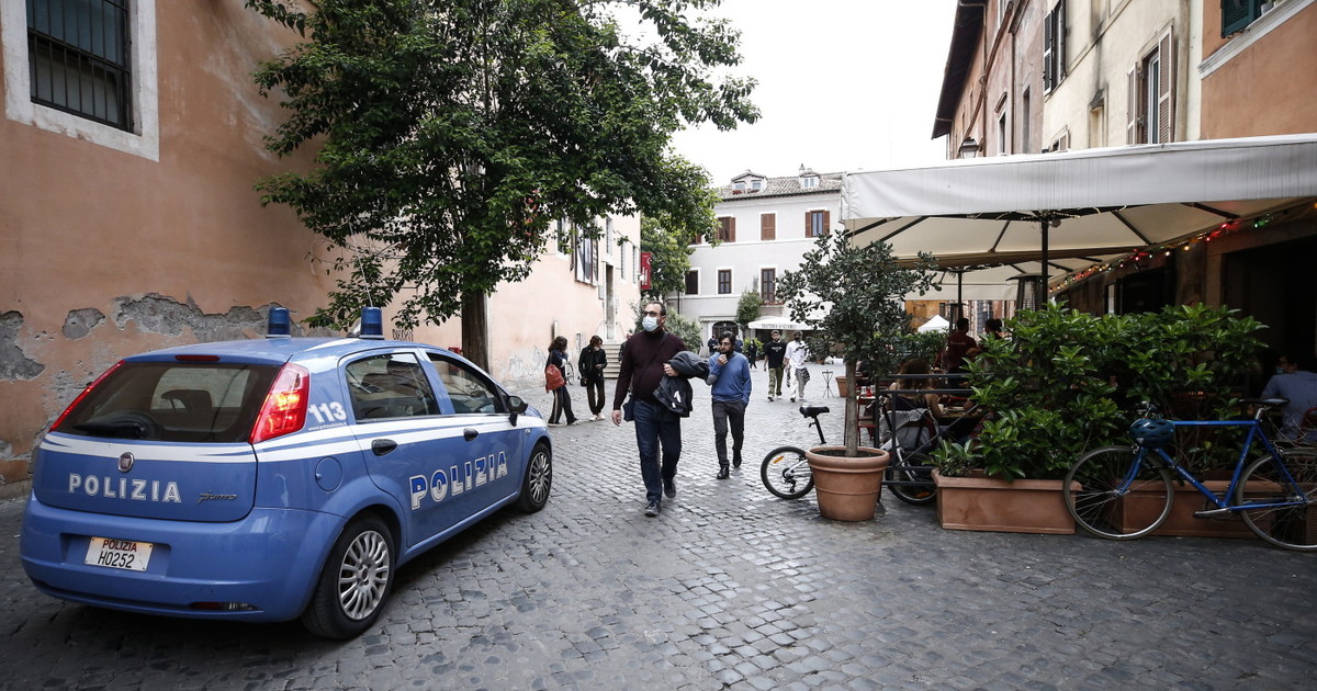 multe a tappeto a trastevere le sanzioni dopo i controlli della polizia da Iltempo.it multe a tappeto a trastevere le sanzioni dopo i controlli della polizia