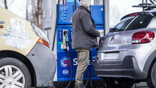 La corsa dei prezzi dei carburanti non si ferma: record senza sosta. Le ultime medie