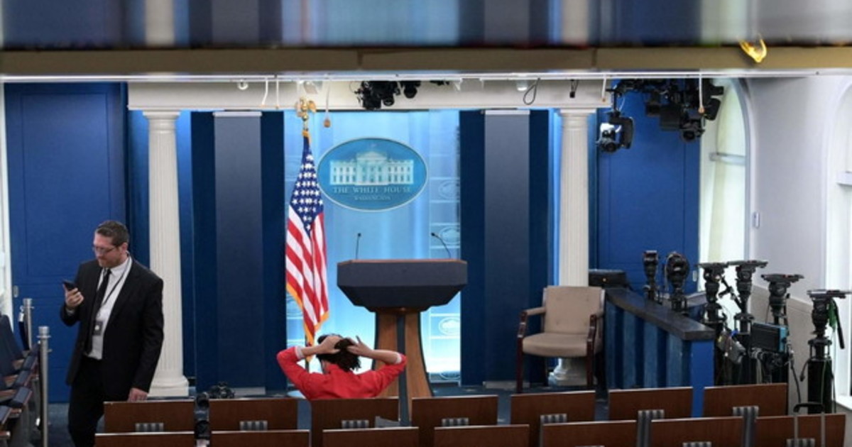 "Basta fake news", Trump toglie il pass a Politico, Cnn e Ms Now. E loro fanno causa
