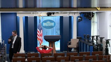  Basta fake news, Trump toglie il pass a Politico, Cnn e Ms Now. E loro fanno causa
