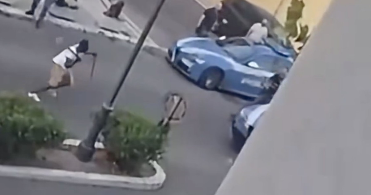 sprangate alle auto e ai poliziotti nigeriano crea il panico 4 agenti feriti da Iltempo.it sprangate alle auto e ai poliziotti nigeriano crea il panico 4 agenti feriti
