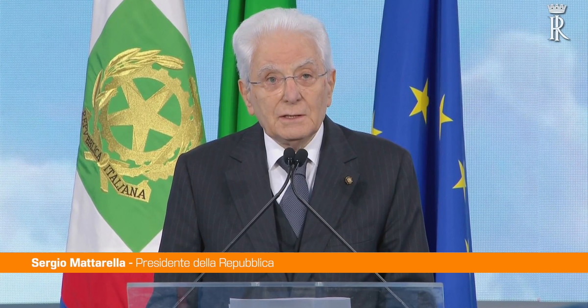 Mattarella "La scuola è aperta a tutti, non deve alzare barriere"