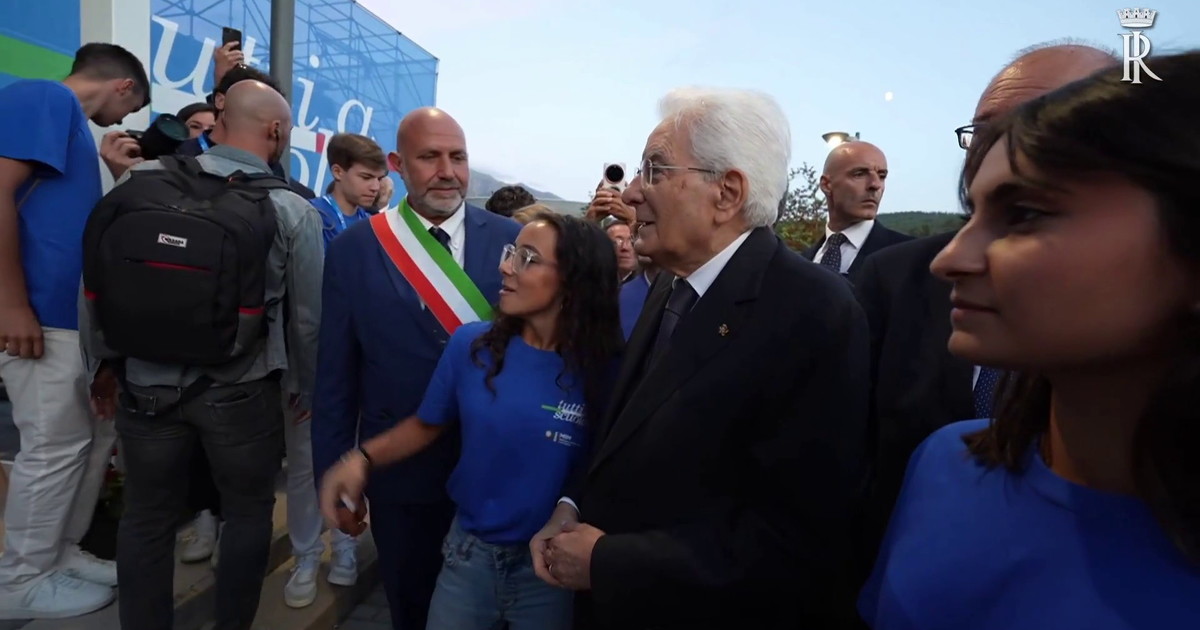 Scuola, ad Amatrice Mattarella visita i laboratori degli studenti