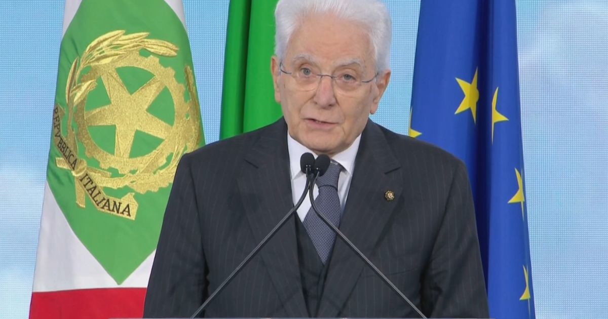Mattarella “La scuola è aperta a tutti, deve unire e non lacerare”