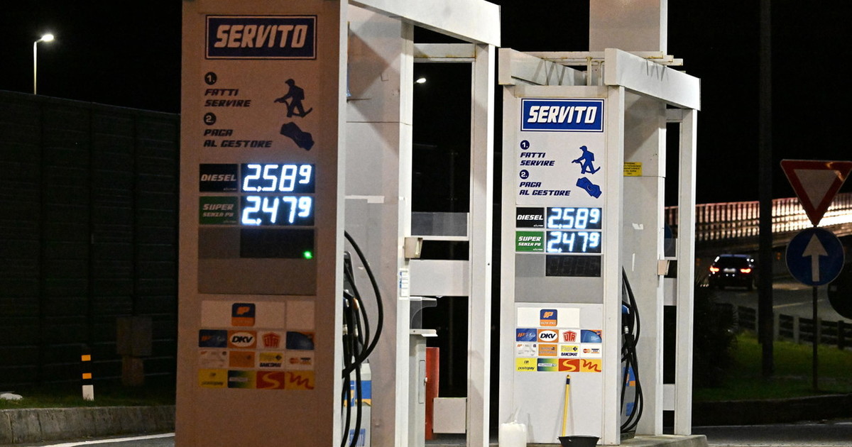Prezzi benzina, ancora rialzi nonostante i segnali di pace. Nuovo record per il diesel